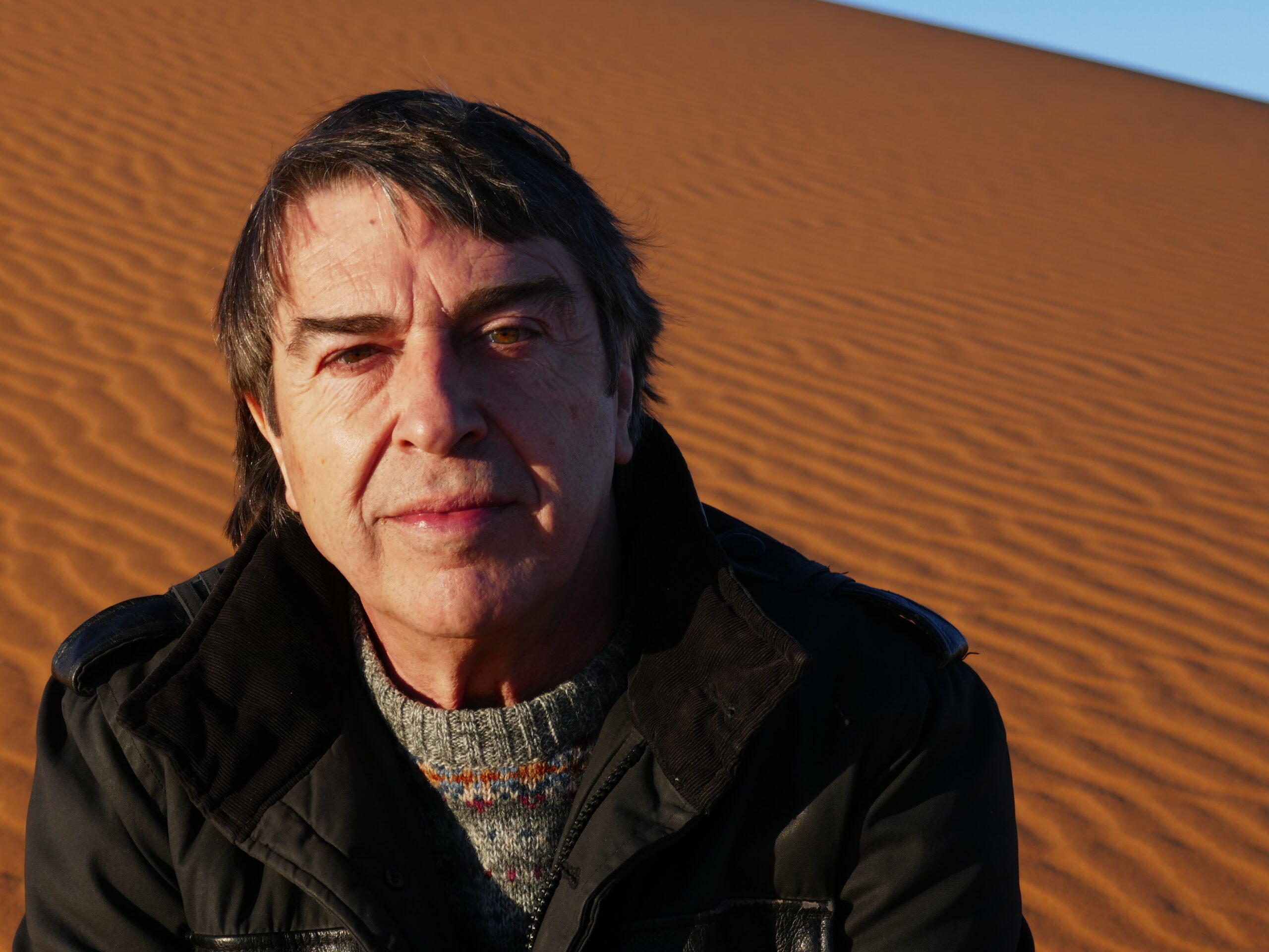 13 preguntas y un poeta, José Ramón Ayllón Guerrero: «Practico pornografía emocional: una poesía lírica e intimista»