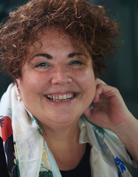 13 preguntas y una poeta, Marta Pérez i Sierra: «Fent i desfent aprèn l’aprenent, diu la dita»