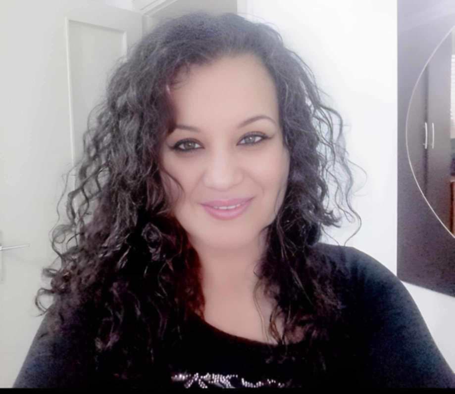 3 Poemas de Angela Kosta, poeta albanesa
