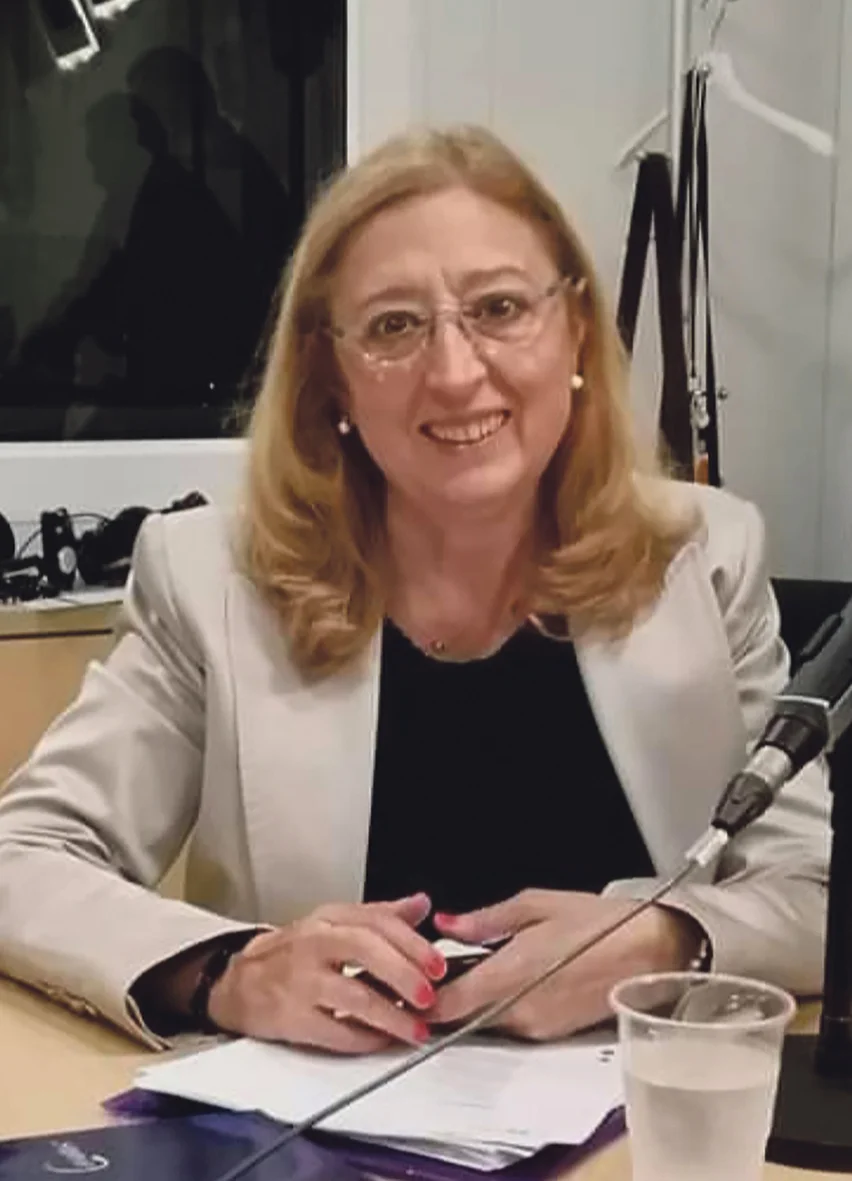 La belleza como revelación y refugio: lectura, intimidad y lealtad en Mariana y su perra canela. (Lola García Jaramillo)